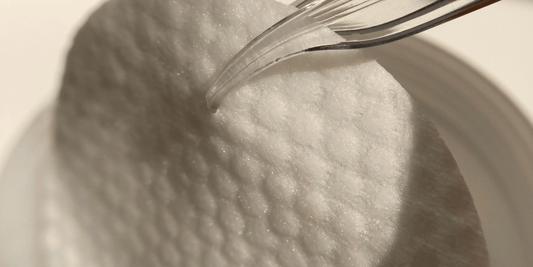 A close up of a standard cotton face round and it looks very rough in texture