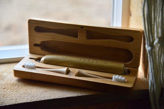 Vearthy bamboo travel case for electric toothbrush holds 2 brush heads