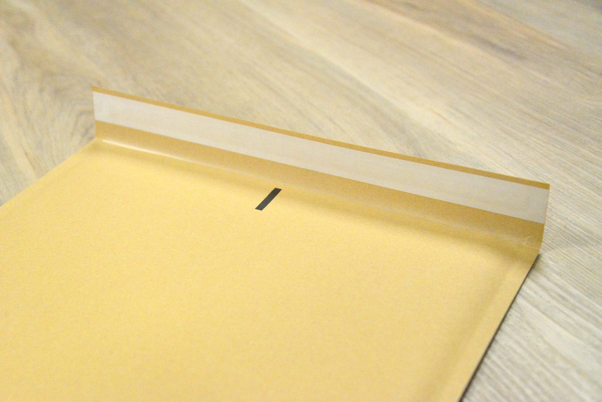 the adhesive on a Vearthy Compostable Mailer